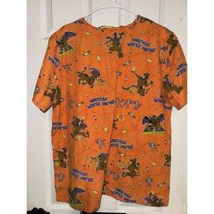 Medium Women's Medical Scrub Top Halloween SCOOBY DOO HAUNTED HOUSE N